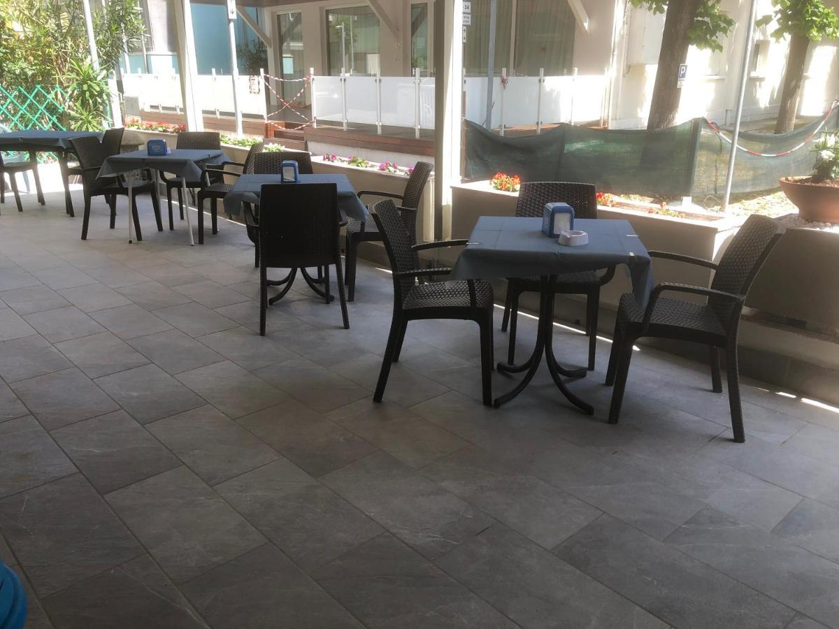 Hotel Laura Rimini Exterior photo