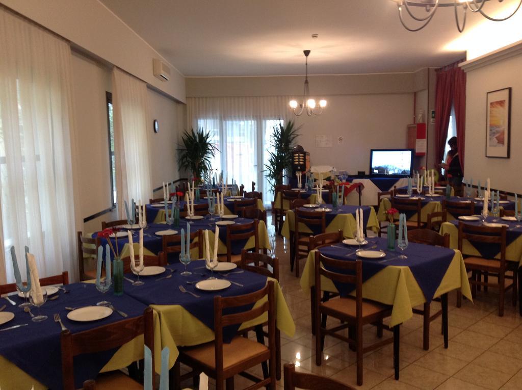 Hotel Laura Rimini Exterior photo