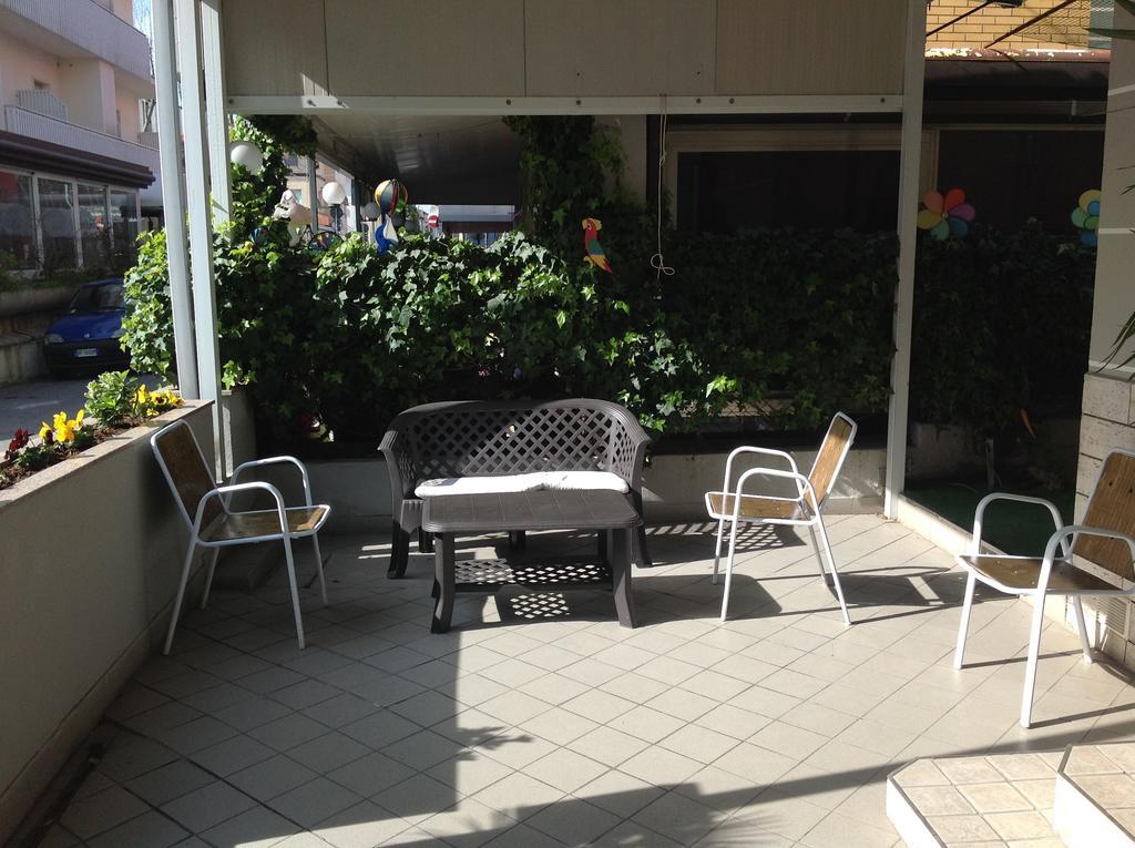 Hotel Laura Rimini Exterior photo